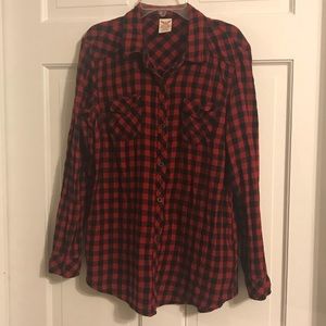 Buffalo plaid button up. $7 🌟🌟🌟5for$20🌟🌟🌟